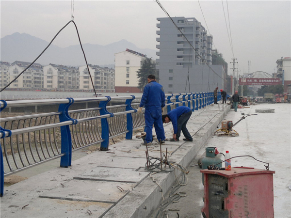 中山不锈钢复合管护栏常见问题及解决方案